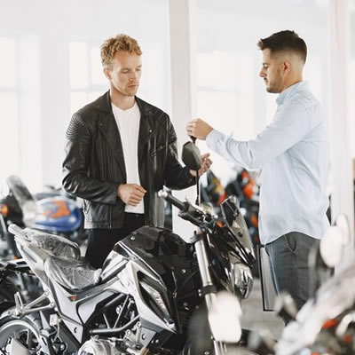 Vaga de Emprego para Consultor de Vendas de Motocicletas – Ensino Médio Completo